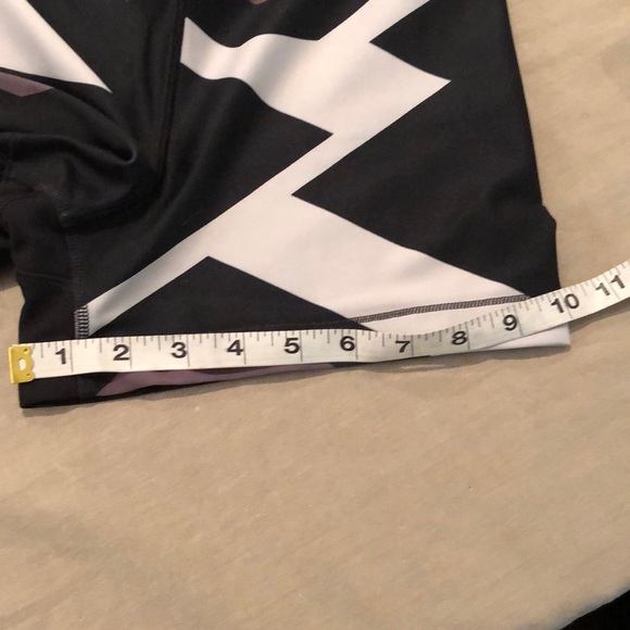 Under Armor shortie shorts. Black, Gray, white Lrg - Picture 7 of 8